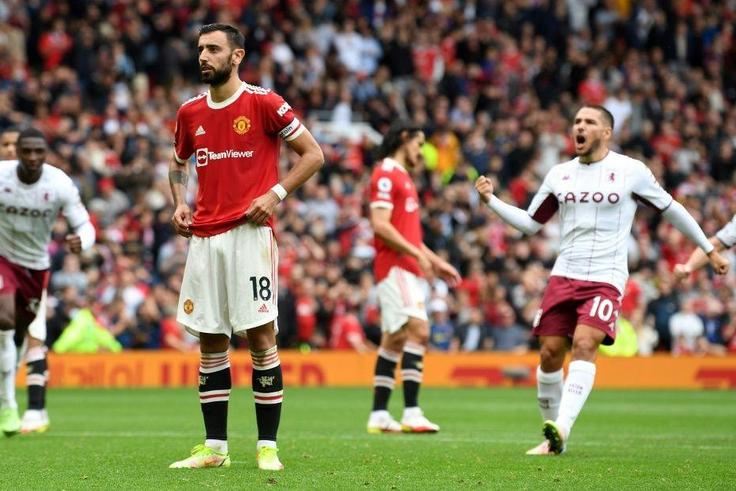 Bruno Fernandes (centre)missed a stoppage time penalty in Manchester United's 1-0 defeat to Aston Villa