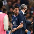 Lionel Messi looks at Mauricio Pochettino as he walks off the pitch in PSG's game against Lyon