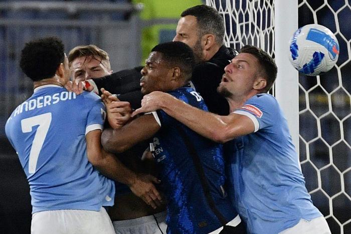 Inter Milan were furious after Felipe Anderson's goal