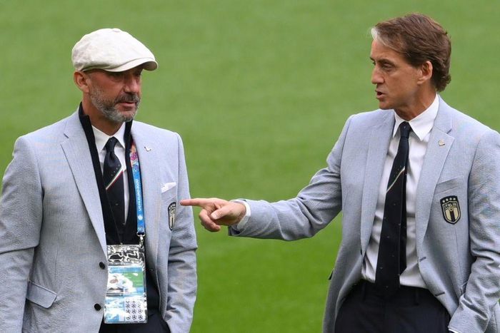 Roberto Mancini (R) alongside Gianluca Vialli before Italy's last-16 win over Austria at Wembley