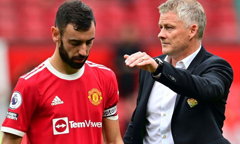 Manchester United boss Ole Gunnar Solskjaer consoles Bruno Fernandes after he missed a penalty in United's 1-0 defeat by Aston Villa