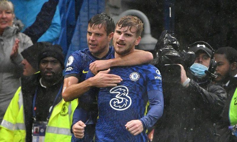 Chelsea's German striker Timo Werner (R)