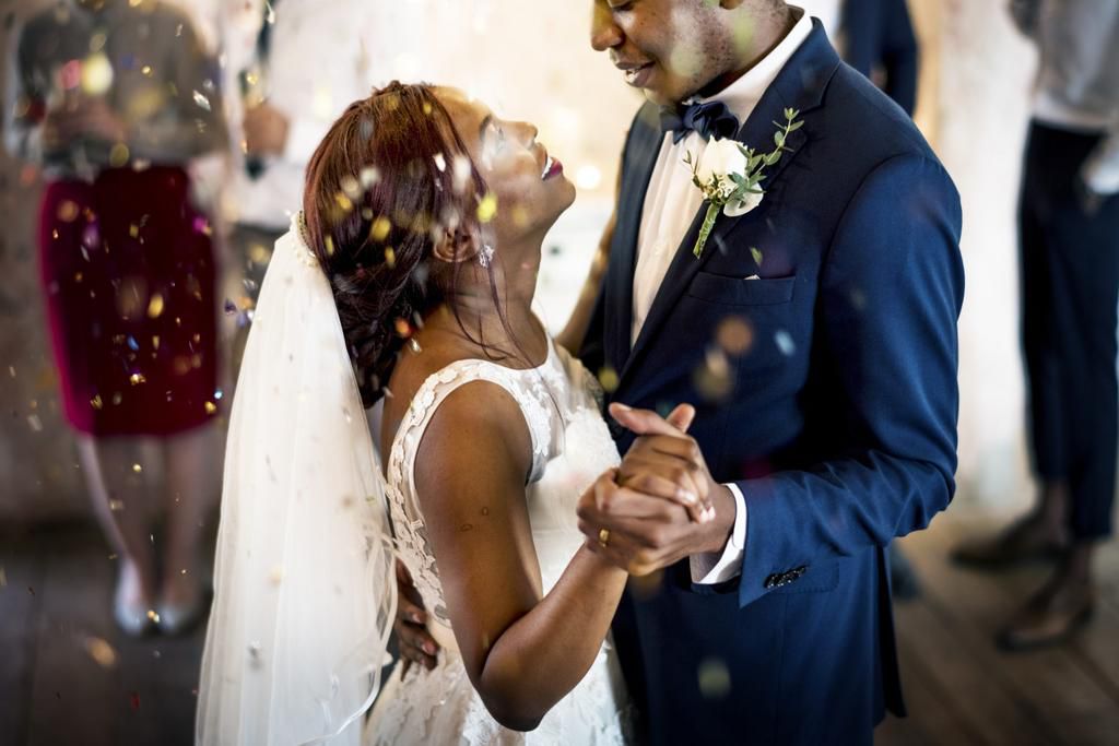 Modern ways to celebrate your wedding anniversary. [todaysweddings]