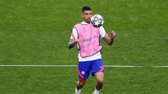 Chelsea and Italy defender Emerson Palmieri is moving to Lyon on a season-long loan