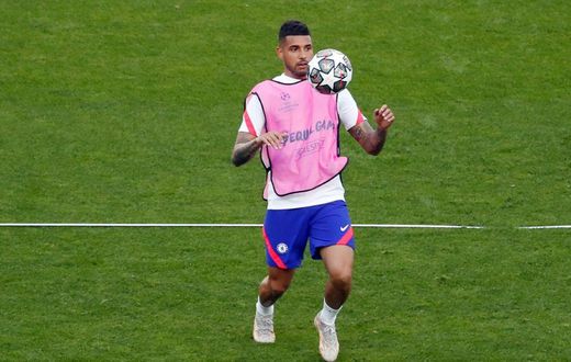 Chelsea and Italy defender Emerson Palmieri is moving to Lyon on a season-long loan