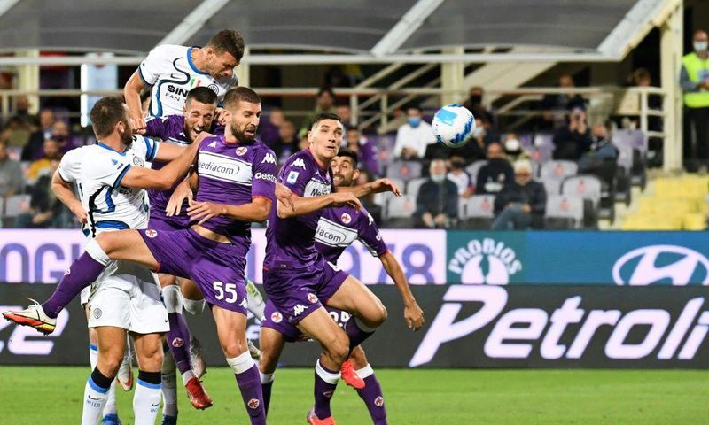 Edin Dzeko (L) has scored four goals for Inter Milan after nodding them in front at Florence