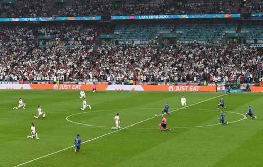 Players take a knee ahead of the UEFA EURO 2020 final football match between Italy and England at Wembley Stadium on July 11