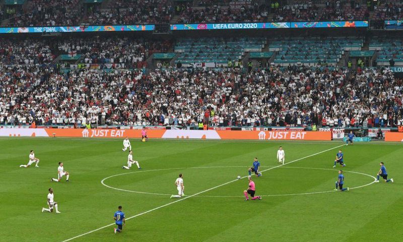 Players take a knee ahead of the UEFA EURO 2020 final football match between Italy and England at Wembley Stadium on July 11