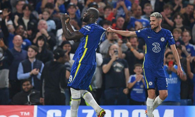 Romelu Lukaku (L) scored his first Champions League goal for Chelsea