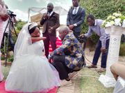 Woman born without limbs ties the knot with boyfriend she flaunted not long ago (photos)