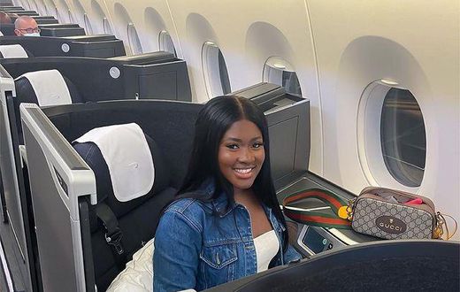 Fella Makafui on the plane