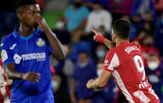 Luis Suarez (R) scored a late double for Atletico
