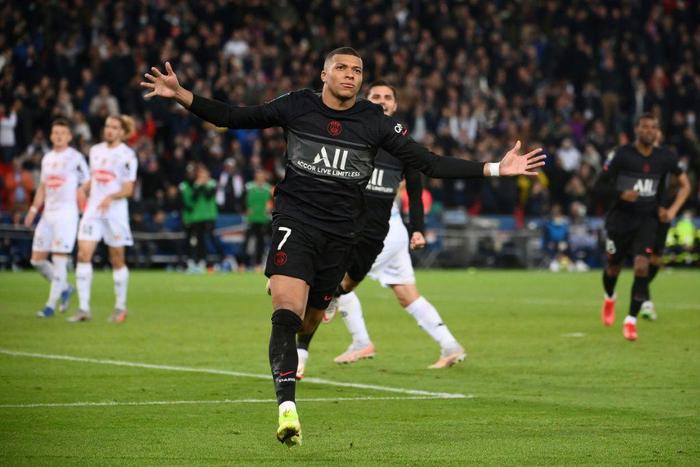 Kylian Mbappe's late penalty gave PSG victory against Angers