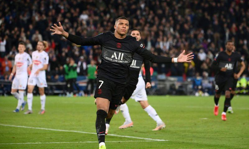 Kylian Mbappe's late penalty gave PSG victory against Angers