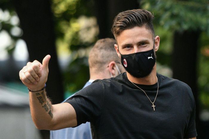 France's Olivier Giroud arrives for a medical at AC Milan.