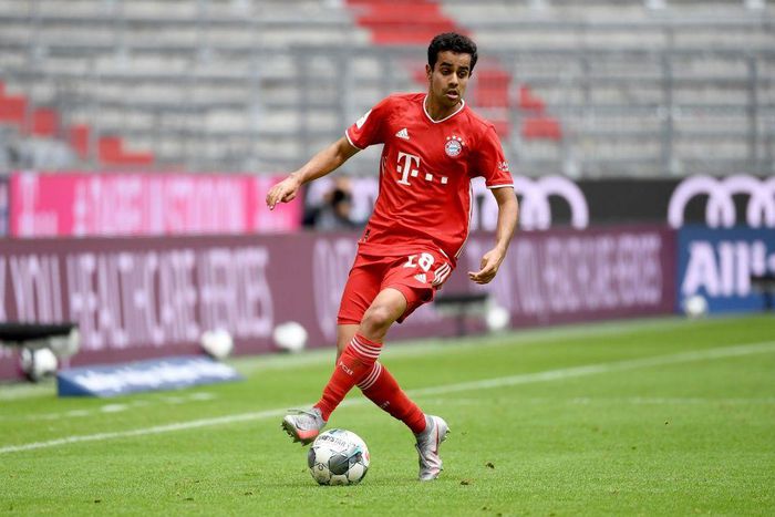 Bayern Munich have loaned New Zealand midfielder Sarpreet Singh to second division Regensburg