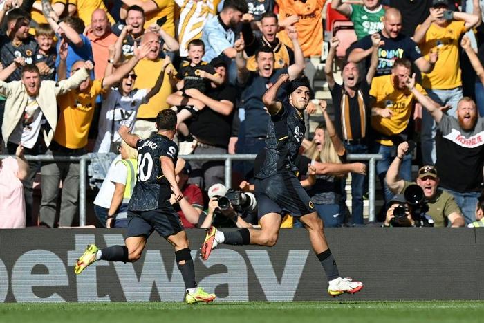 Wolves striker Raul Jimenez (R) celebrates scoring against Southampton