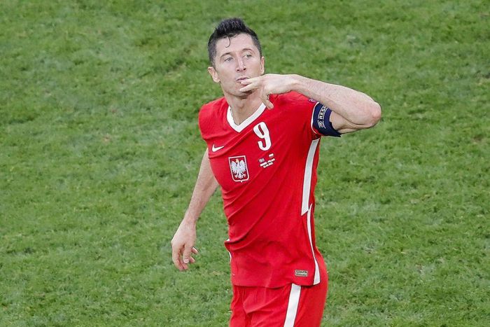 Robert Lewandowski wins German footballer of the year award