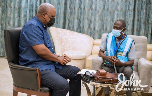 John Mahama with census official