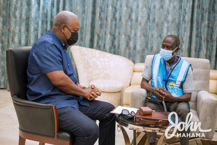 John Mahama with census official