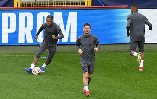 Lionel Messi with Neymar at PSG's training session in Bruges on Tuesday