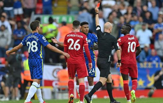 Anthony Taylor shows a red card to Chelsea defender Reece James