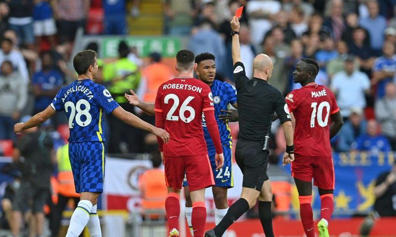 Anthony Taylor shows a red card to Chelsea defender Reece James