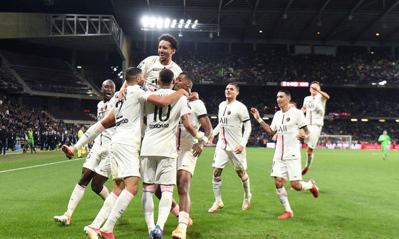Achraf Hakimi (L) scored twice, including an injury-time winner