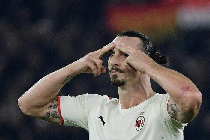 Zlatan Ibrahimovic celebrates his 150t Serie A goal