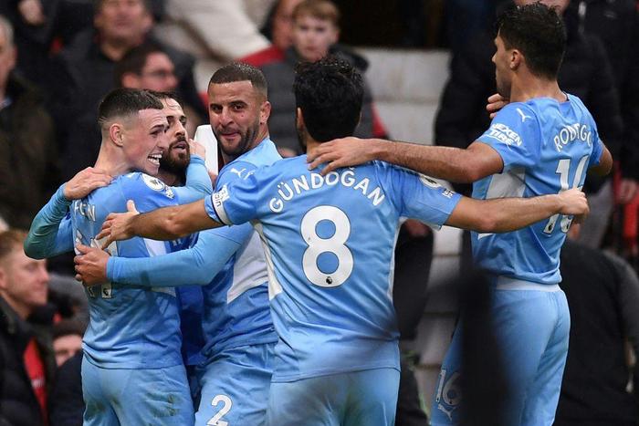 Manchester City dominated Manchester United to win 2-0 at Old Trafford