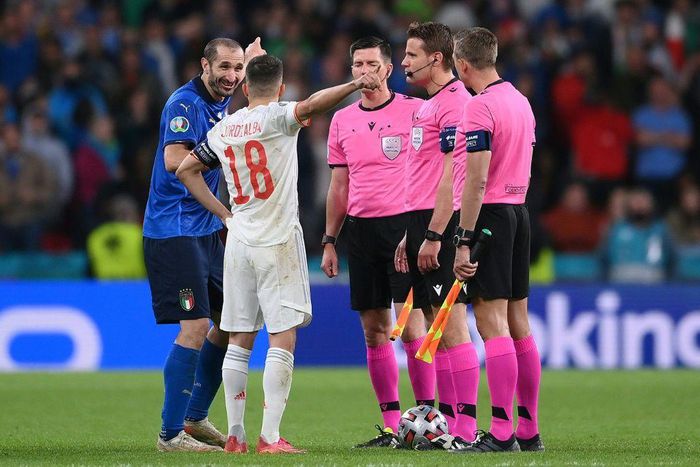 Giorgio Chiellini's pre-penalty discussion with Jordi Alba was one of the iconic moments of Italy's Euro 2020 triumph