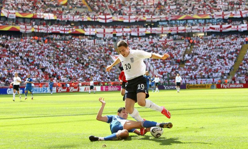 Stewart Downing dribbling past Paraguayan defender Denis Caniza at the 2006 World Cup in Germany