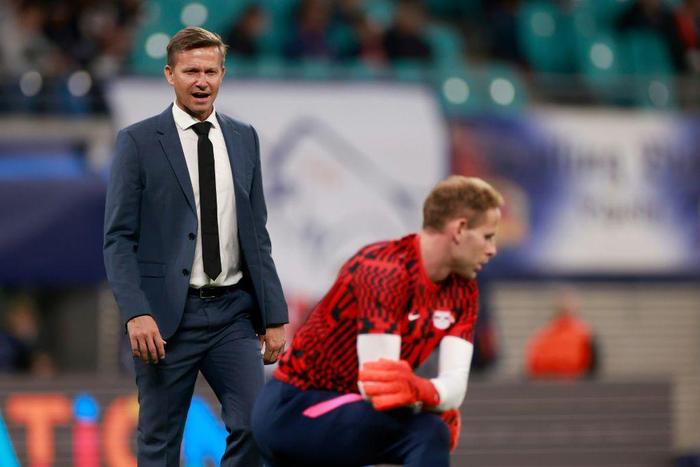 Leipzig head coach Jesse Marsch (L) and Hungarian goalkeeper Peter Gulacsi (R) have tested positive for Covid-19