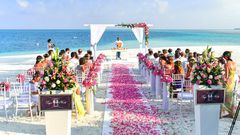 Daytime beach wedding ceremony [Image: Asad Photo Maldives]