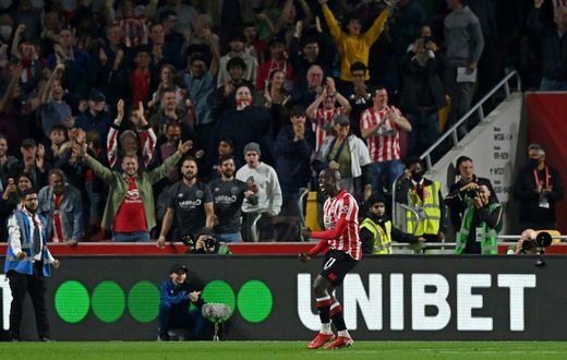 Yoane Wissa celebrates Brentford's late equaliser against Liverpool