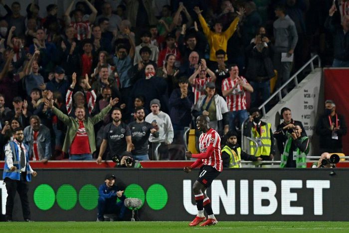 Yoane Wissa celebrates Brentford's late equaliser against Liverpool
