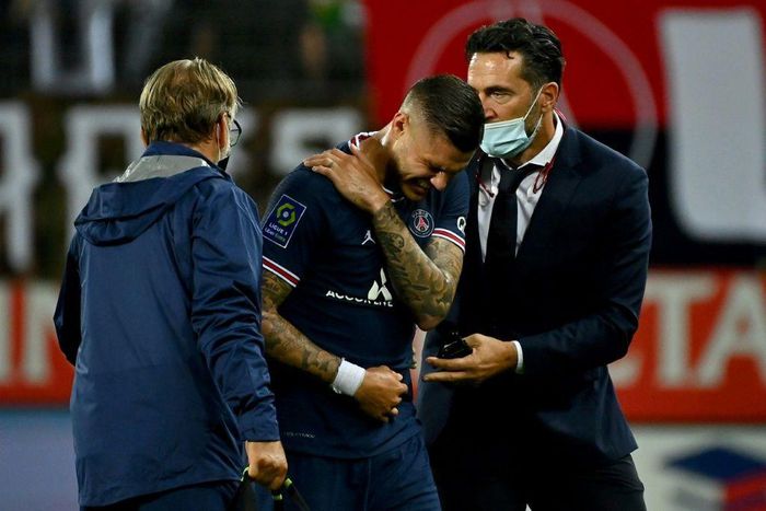 Paris Saint-Germain forward Mauro Icardi injured his shoulder during Friday's win against Brest