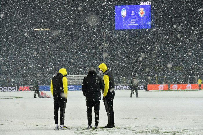 Heavy snowfall led to the postponement of Atalanta v Villarreal
