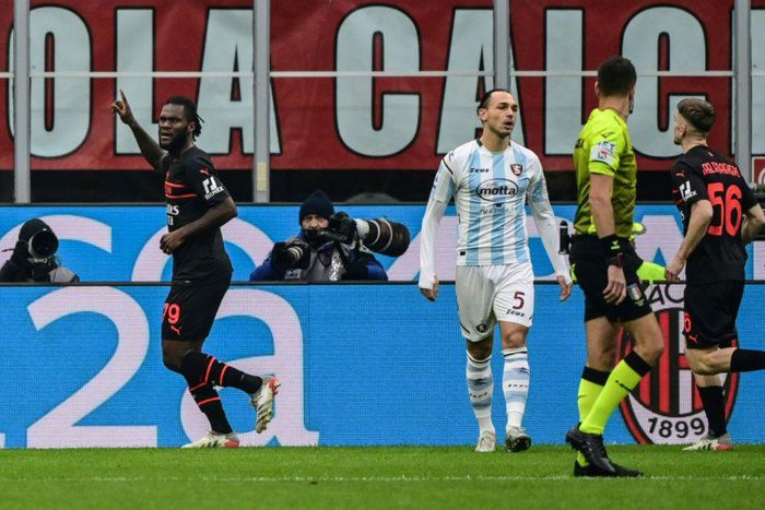 Franck Kessie (L) celebrates after scoring the opening goal for AC Milan