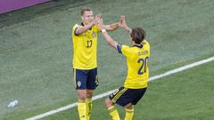 Viktor Claesson (L) celebrates his late winner against Poland