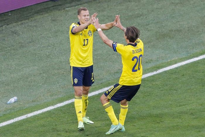Viktor Claesson (L) celebrates his late winner against Poland