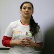 L'ancienne capitaine de l'équipe afghane de football féminin Khalida Popal, lors d'une réunion avec des jeunes femmes à Londres le 9 avril 2018