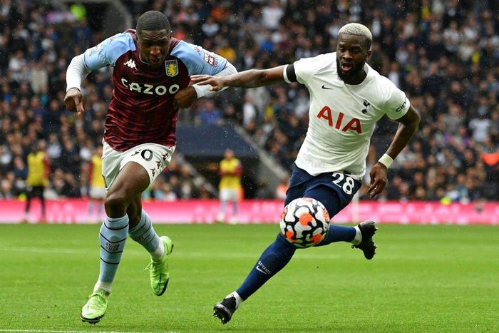 Tottenham midfielder Tanguy Ndombele (right)