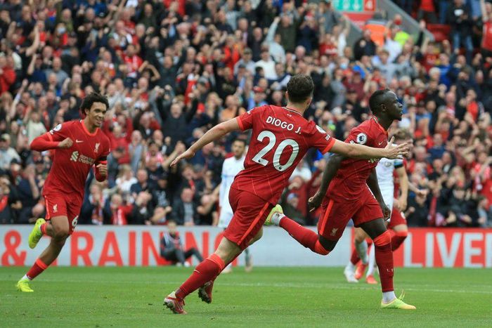 Sadio Mane (R) celebrates scoring for Liverpool against Burnley