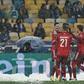 Bayern Munich striker Robert Lewandowski (L) scored with a stunning bicycle kick at Dynamo Kiev on Tuesday
