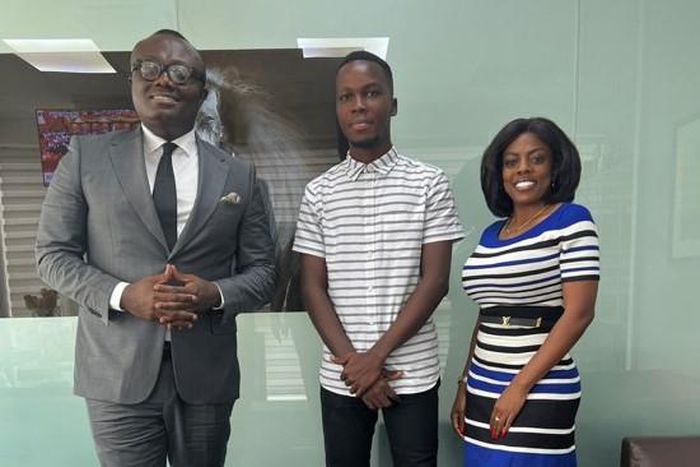 Bongo Ideas employed by Bola Ray