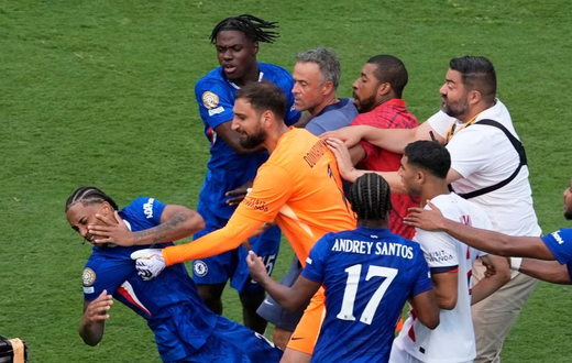 PSG coach Luis Enrique slaps Chelsea’s Joao Pedro after Club World Cup final drama 
Photo: AP / Pamela Smith