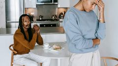 A man apologising to his girlfriend