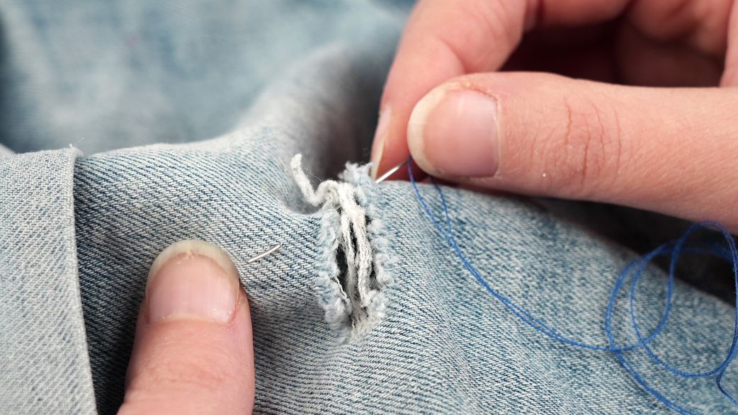 avoid-wearing-worn-out-clothes