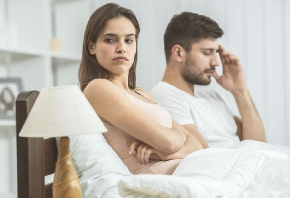 6 signs that your partner is secretly checking out of the relationship